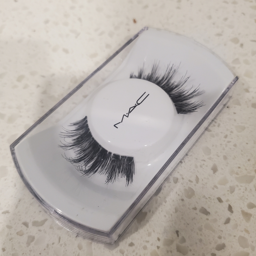 NEW MAC - Stunner Lashes